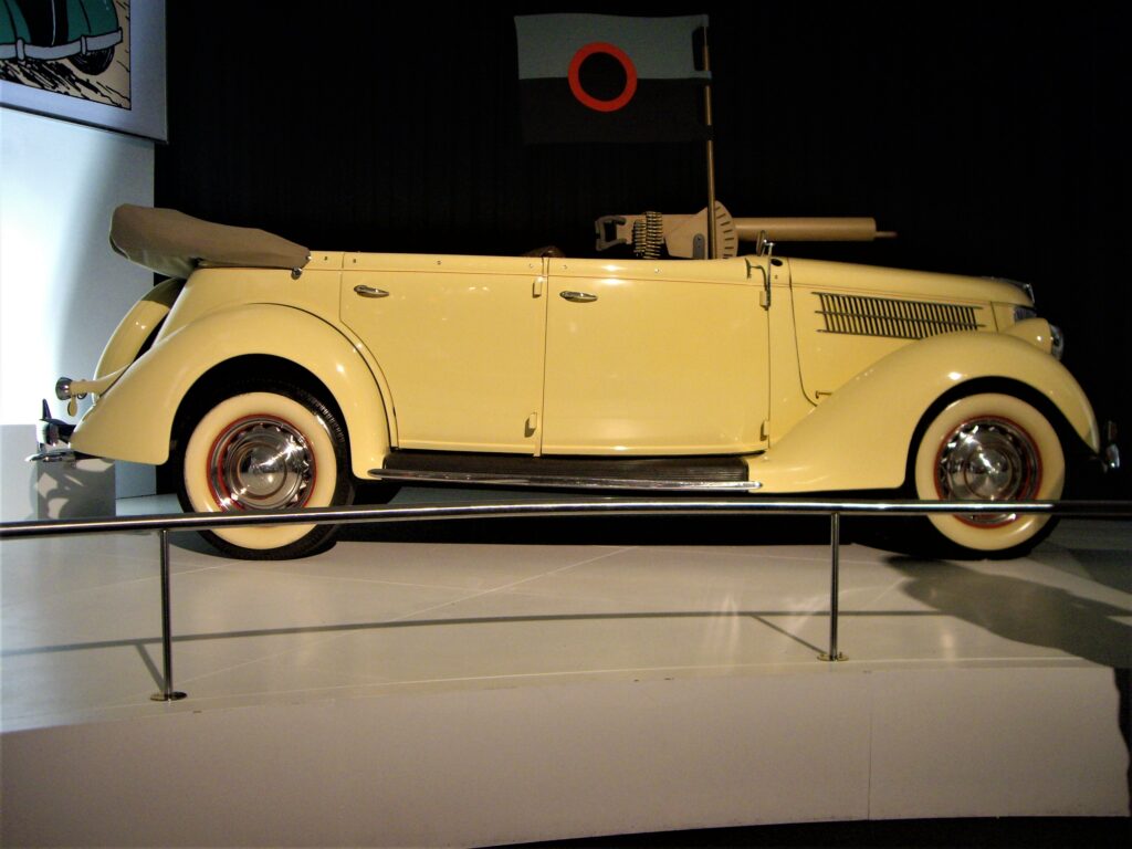 Ford V8 Phaeton Deluxe. 1936. La oreja rota