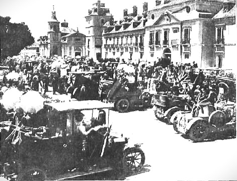 La caravana frente al Palacio del Pardo