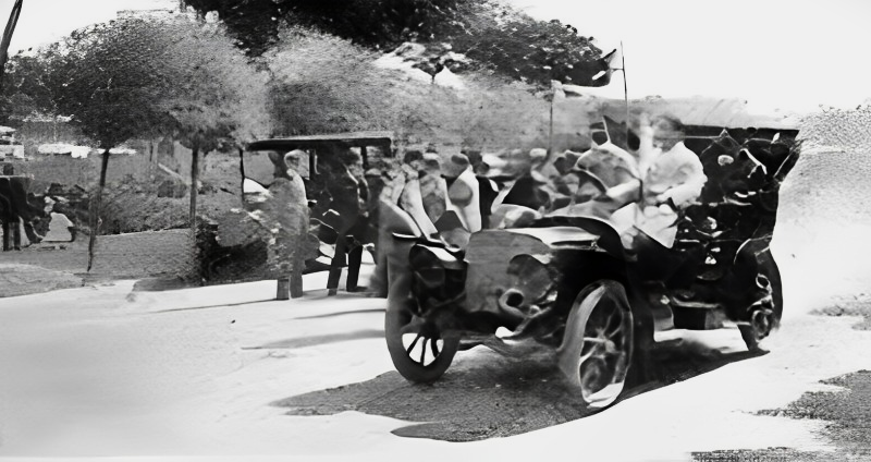 Francisco Abadal saliendo de Barcelona con el Hispano-Suiza 20HP