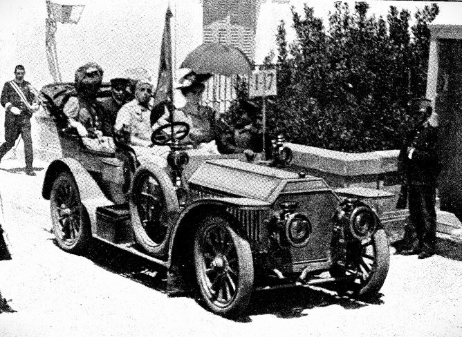 Alfonso XIII se unió a la caravana con el Panhard 50HP