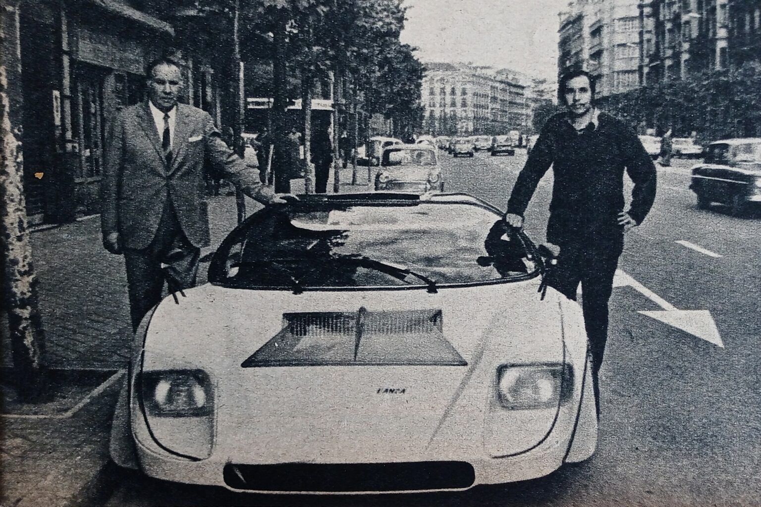 El Dodge lanza con sus creadores, Pablo Muñoz Lanza y su hijo, Pablo Muñoz Amparán