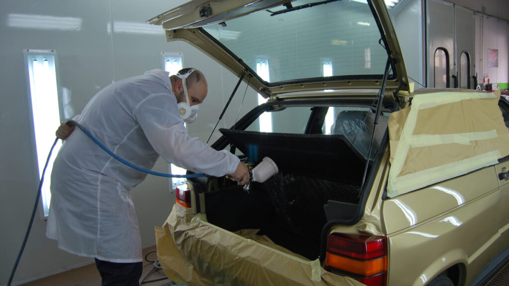 El Seat Ibiza de Felipe VI ha sido pintado en su totalidad