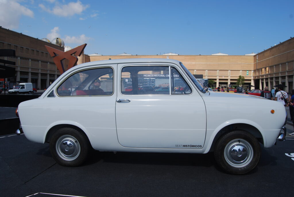 Seat 850, 1966