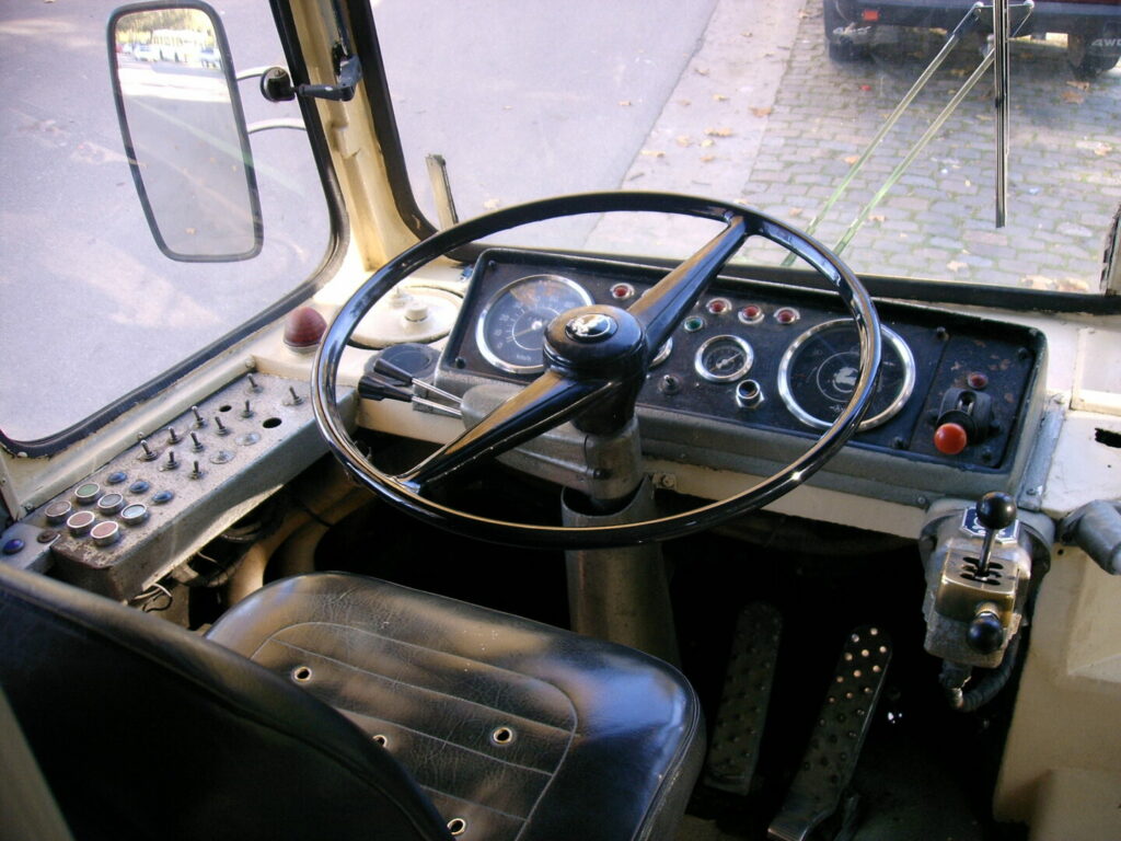 Pegaso 6035-A de ARCA, año 1968. Puesto conducción