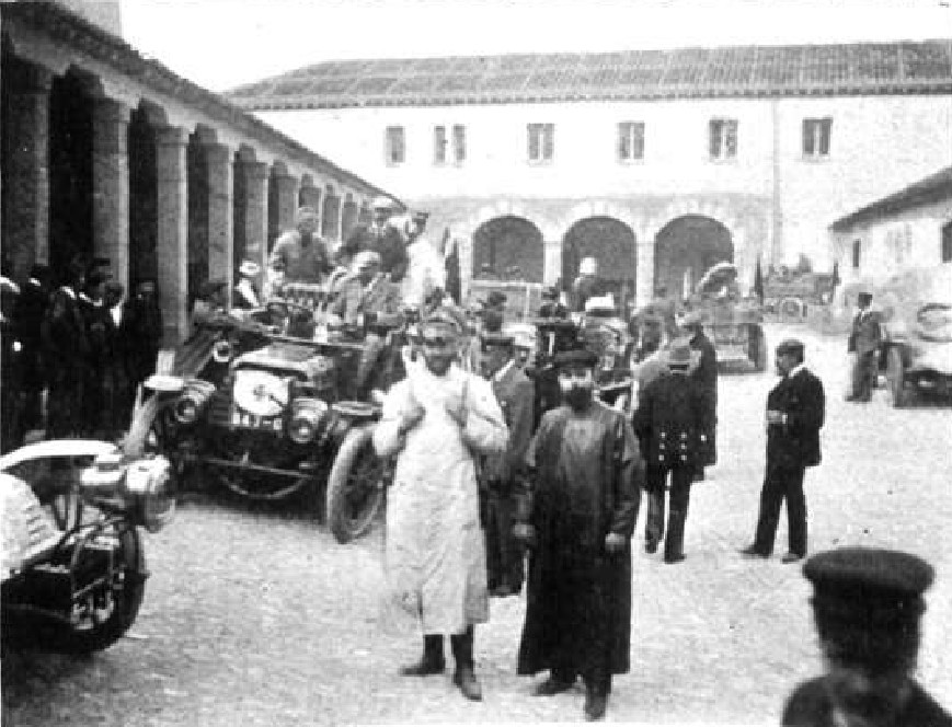 Llegada de algunos de los participantes a El Escorial.